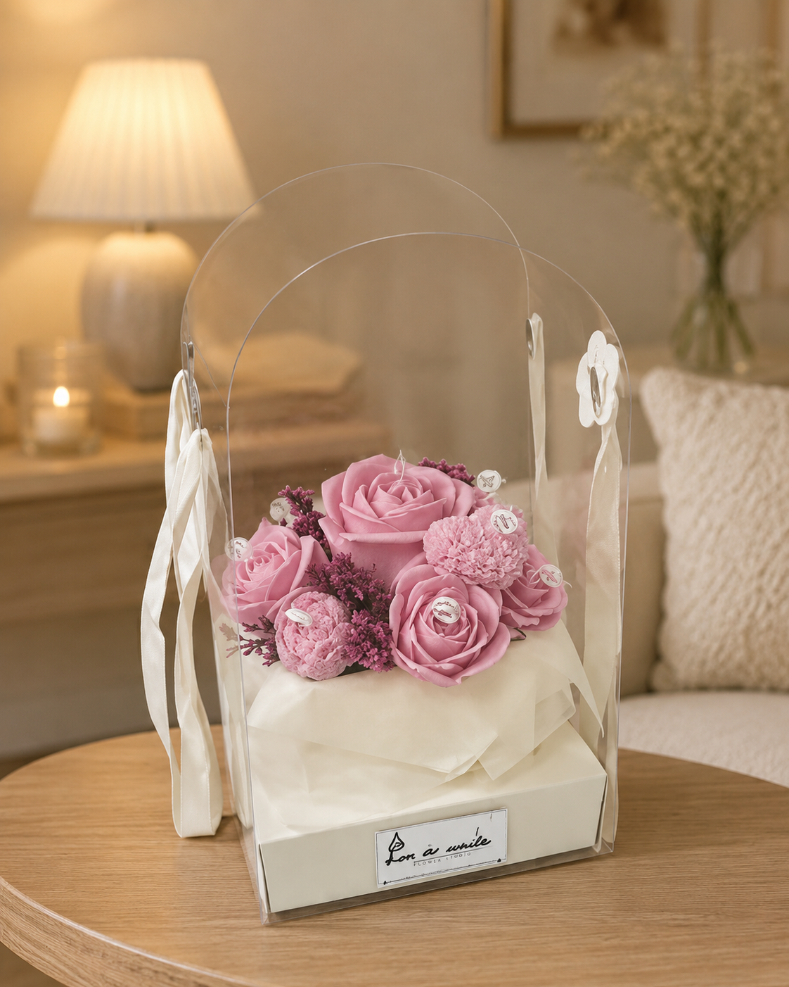 Ramo de flores de cera rosa en caja de regalo