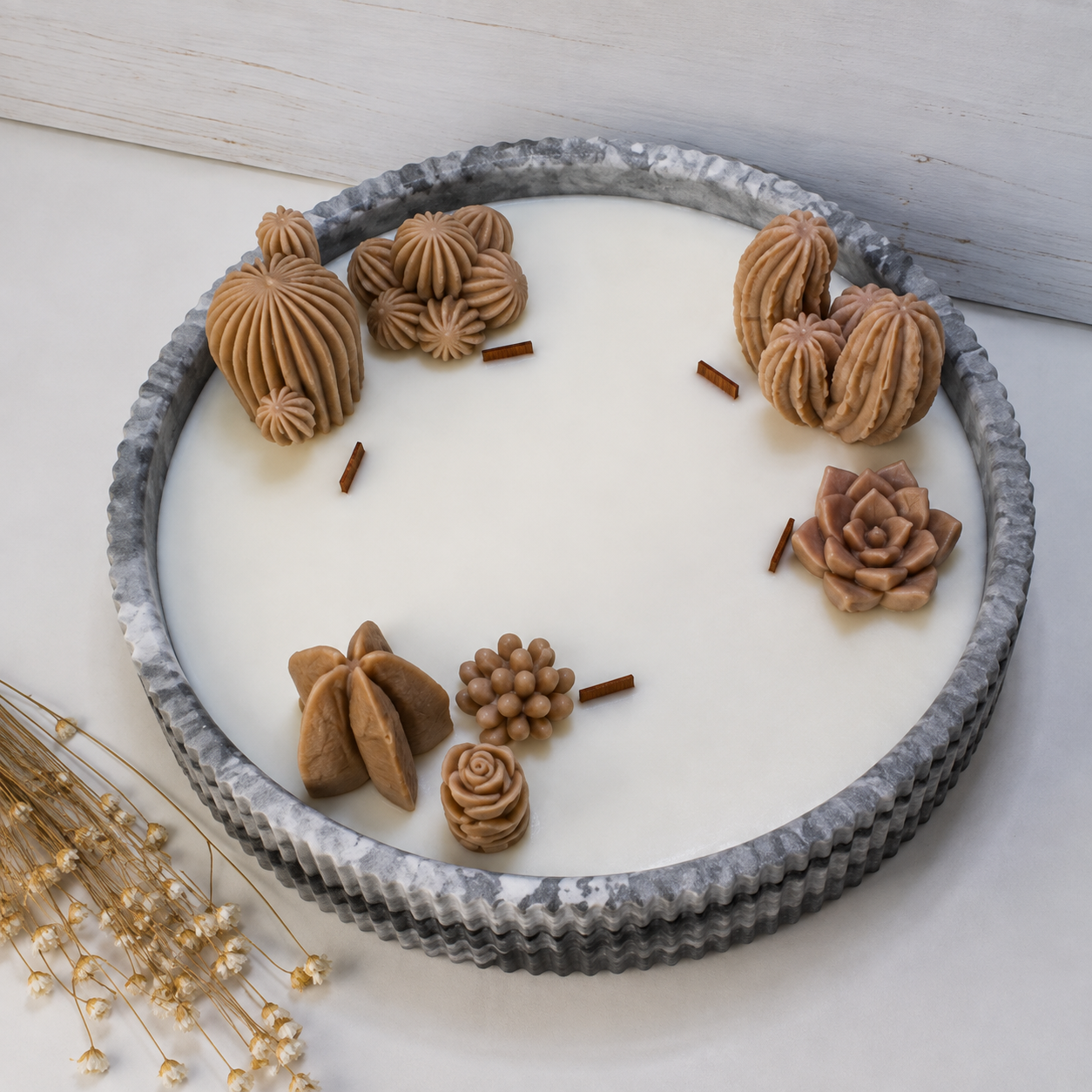 Vela aromática artesanal XL en resina ecológica efecto mármol rayado con decoración