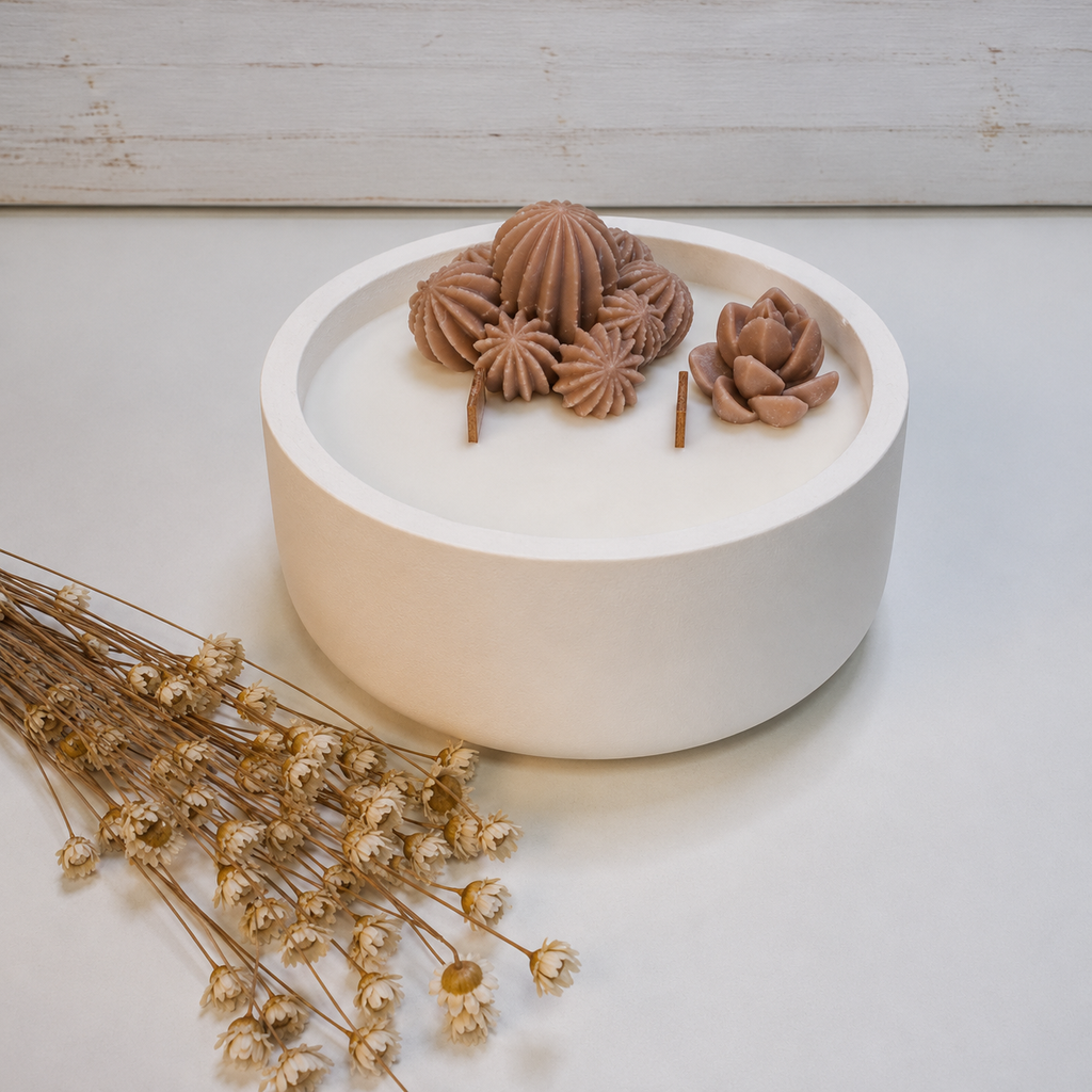 Vela aromática artesanal en recipiente redondo liso blanco de resina ecológica