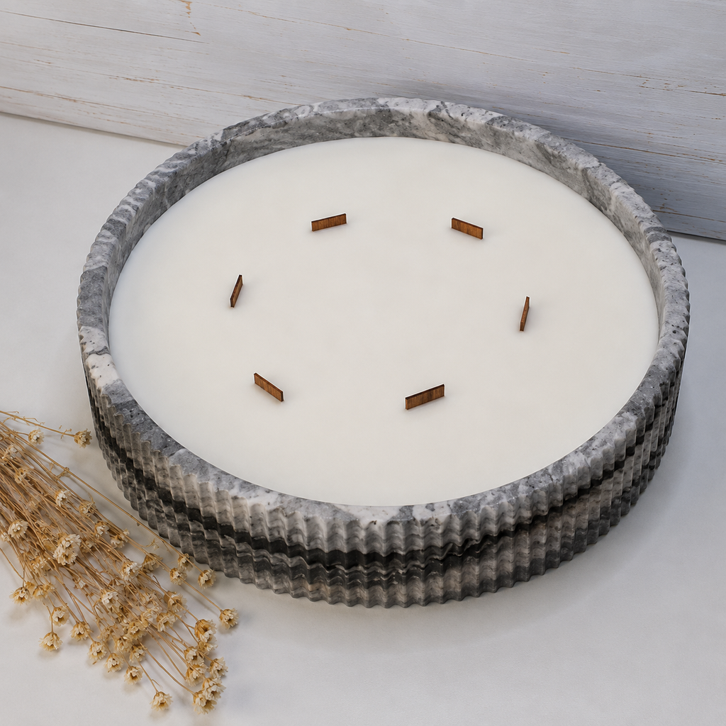 Vela aromática artesanal XL en resina ecológica efecto mármol rayado con decoración