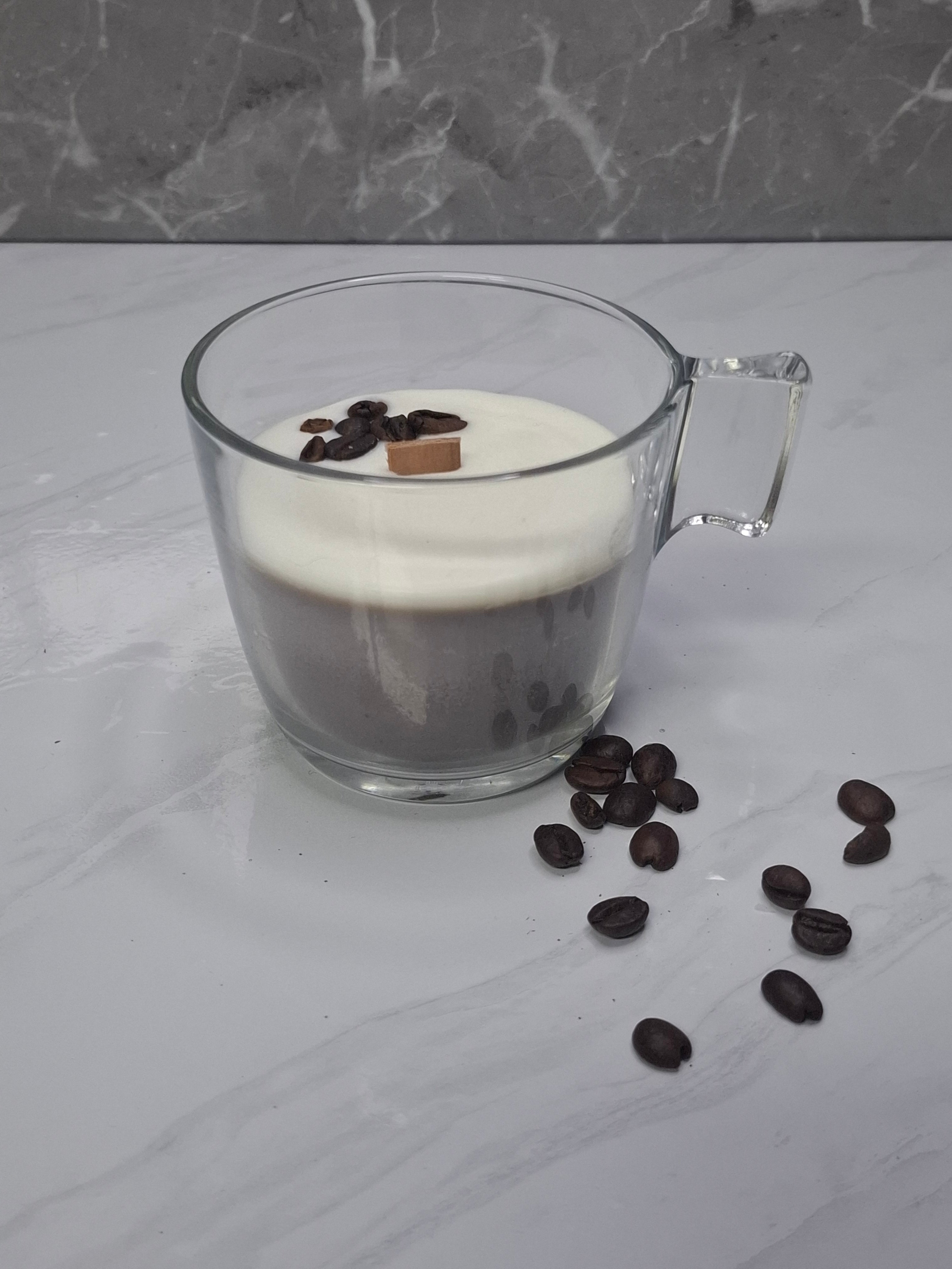 Vela Cappuccino en taza de cristal con mecha de madera