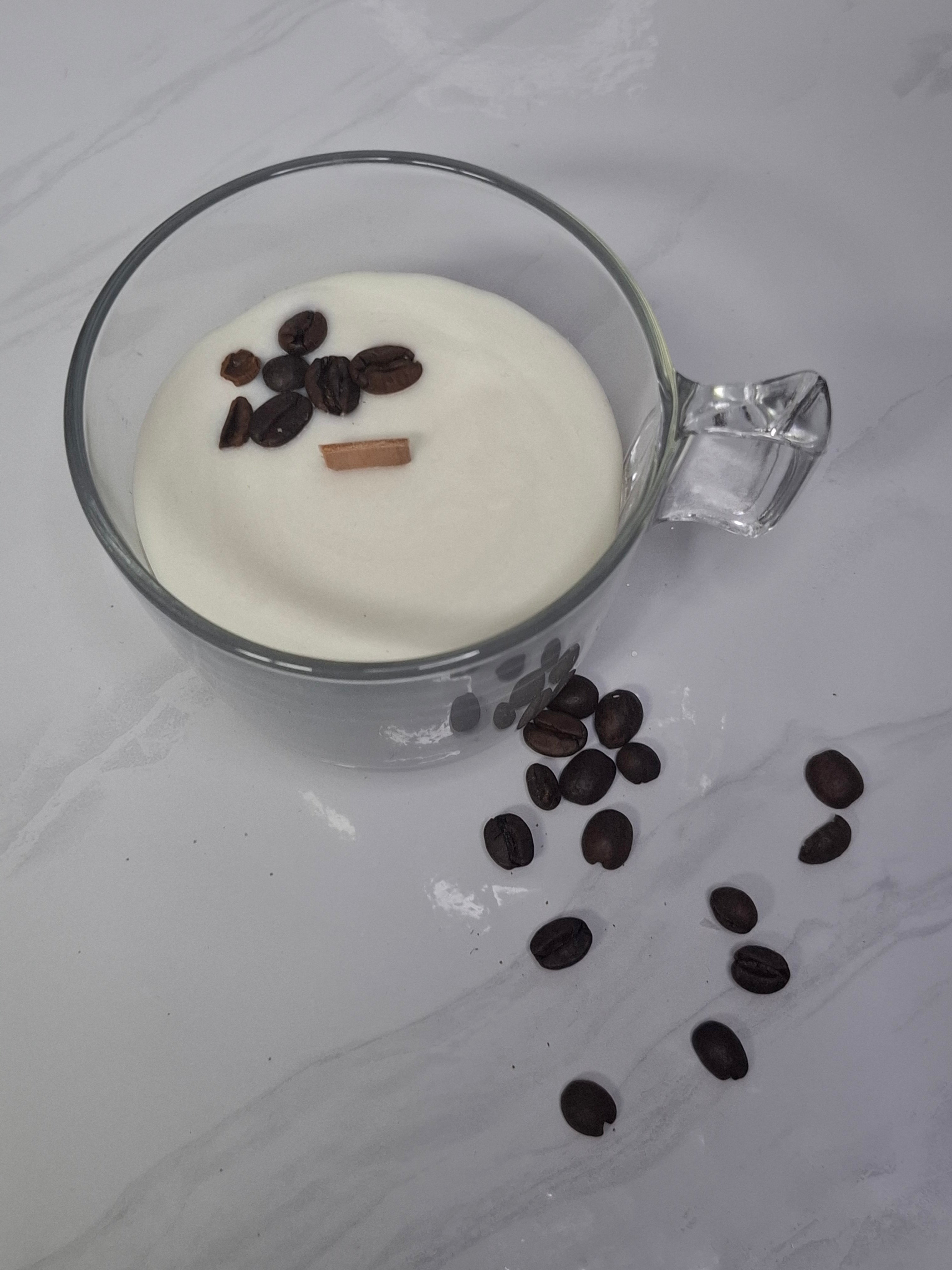 Vela Cappuccino en taza de cristal con mecha de madera