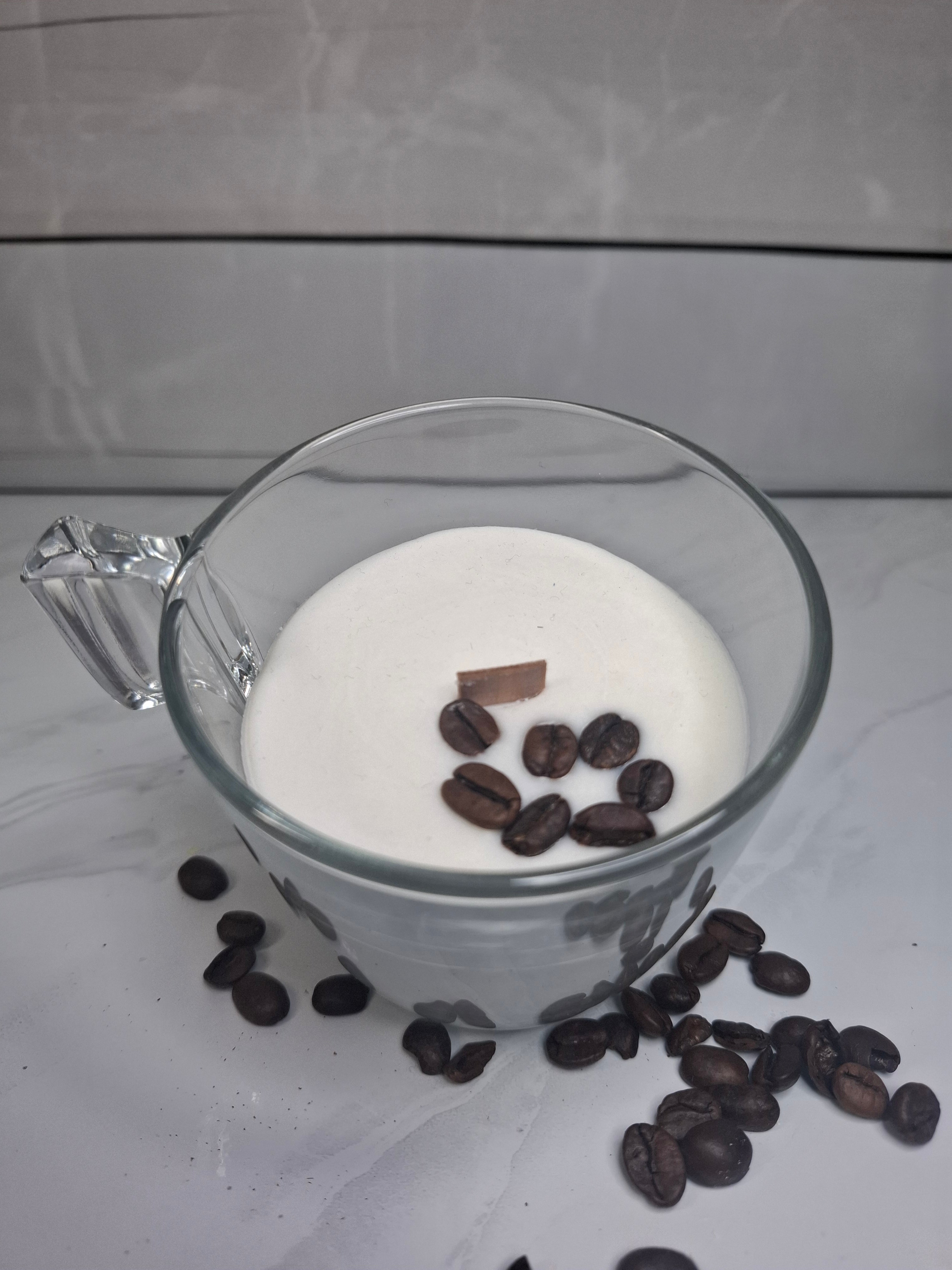 Vela Cappuccino en taza de cristal con mecha de madera