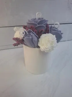 Mini ramo de cera en tonos lavanda y blanco