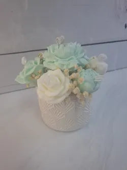 Mini ramo en tonos menta con corazón de cera vegetal