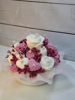 Ramo floral de cera en tonos rosa empolvado y blanco
