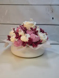 Ramo floral de cera en tonos rosa empolvado y blanco