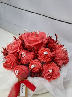 Ramo de velas artesanales con forma de flores