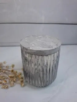 Vela artesanal efecto mármol gris con tapa – Recipiente rayado de resina ecológica