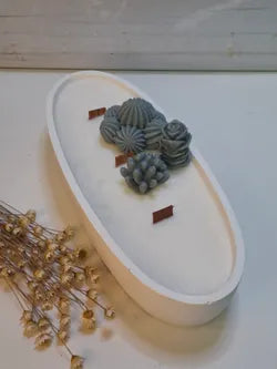 Vela artesanal Ovalada blanca con Mechas de Madera