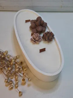 Vela artesanal Ovalada blanca con Mechas de Madera