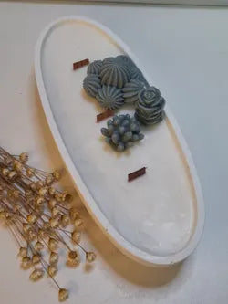 Vela artesanal Ovalada blanca con Mechas de Madera