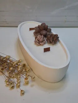 Vela artesanal Ovalada blanca con Mechas de Madera