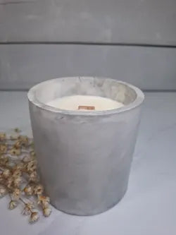 Vela artesanal efecto mármol en vaso de resina ecológica – Minimalista con mecha de madera
