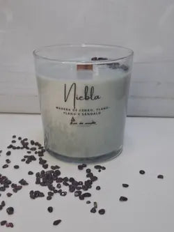Vela de soja Niebla con granate y mecha de madera